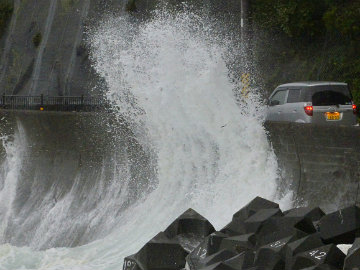 Japan Orders 1.6 Million to Evacuate as Typhoon Halong Lashes West Coast