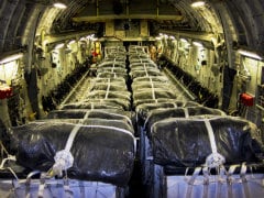 US Military Aircraft Drop Food, Water to Iraqis for Second Night
