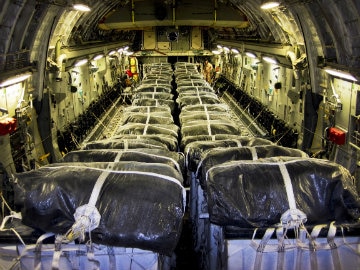 US Oversees its Third Airdrop of Supplies in Iraq