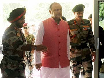 Defence Minister Arun Jaitley Reviews Preparation for Green Military Station