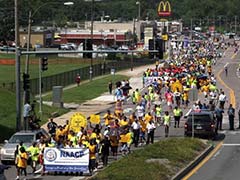 Rival Rallies as Peace Returns to Ferguson