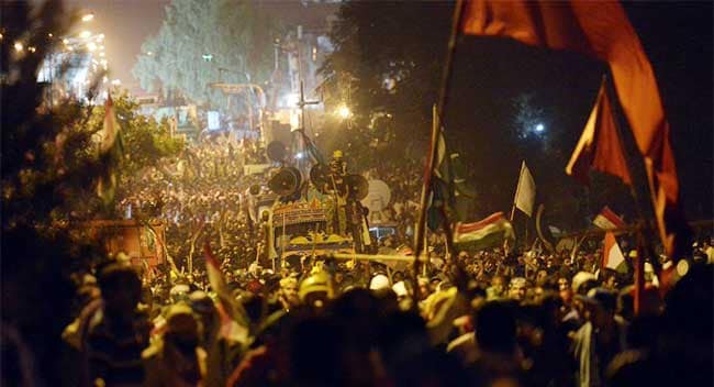 Imran Khan, Cleric Qadri Lead Thousands of Protesters to Islamabad's 'Red Zone'