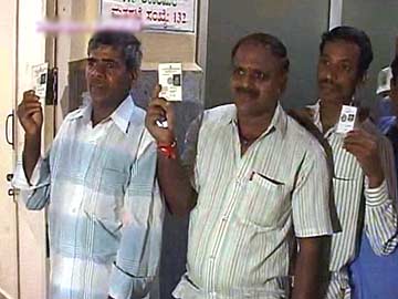 Karnataka By-Elections: BJP Prayers vs Congress Prayers in Yeddyurappa's Old Seat