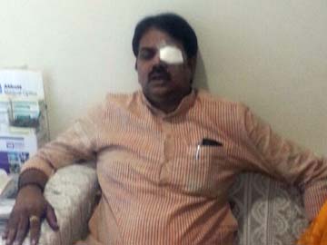 Ink Attack on Maharashtra Minister 