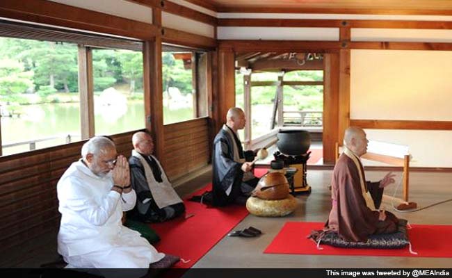 PM Modi Visits Buddhist Temples, Meets Kyoto Mayor 