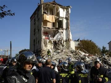 Two Killed as Paris Suburb Building Collapses in Explosion
