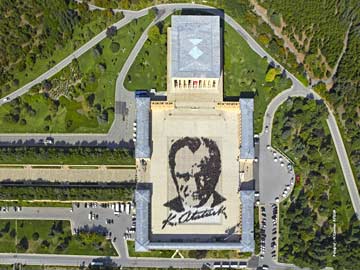 Turks Claim Record For 'World's Largest Ataturk Portrait'    