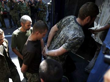 Rebels Parade Captured Soldiers as Kiev Marks Independence Day
