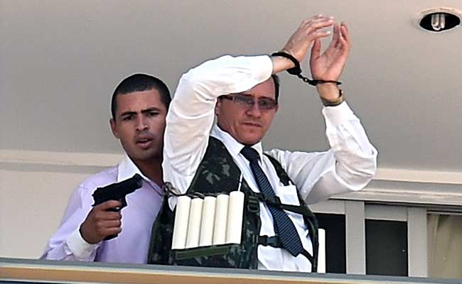 Brazil Gunman Straps Hostage with Apparent Explosives	