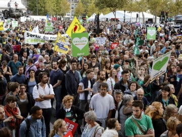 Thousands Rally Worldwide Over Climate Change