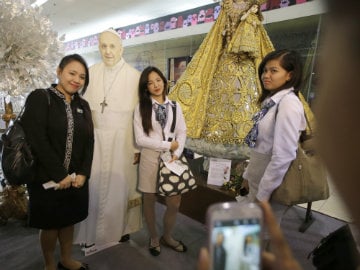 Before Papal Visit, Manila Can Take Papal Selfies
