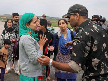 Army Using WhatsApp to Help Those Stranded in Kashmir 