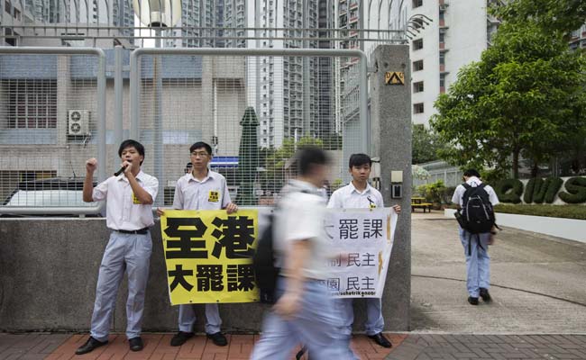 Hong Kong School Children Join Student Protest Demanding Democracy