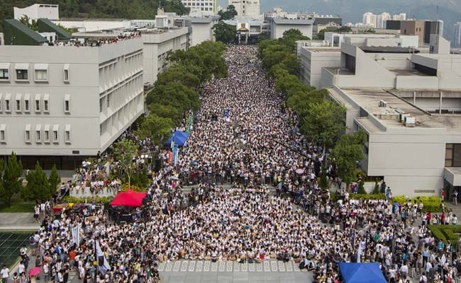 Scuffles as Hong Kong Students Escalate Democracy Strike