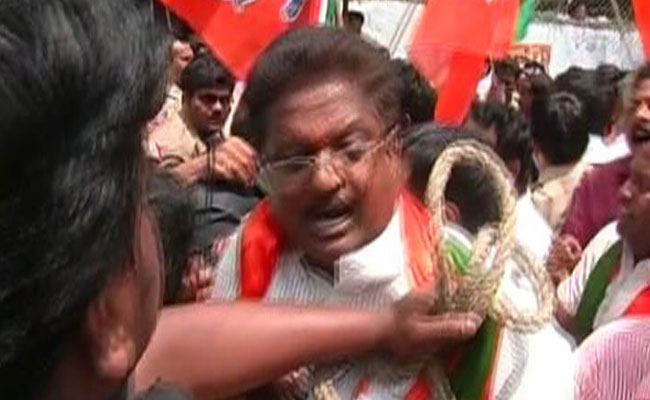 In Hyderabad, Police Stop BJP Workers from Hoisting National Flag