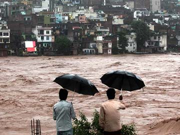 Kashmir Floods: Rains Lash Valley Threatening Rescue Operations
