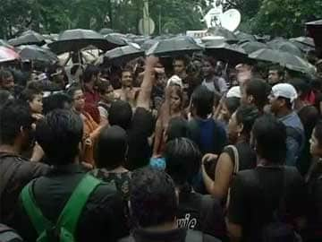 Trinamool Rally Cuts No Ice With Protesting Jadavpur University Students 