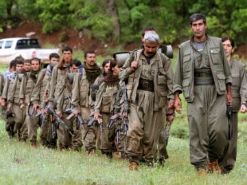 Kurdish Fighters Head to Syria to Face Militants