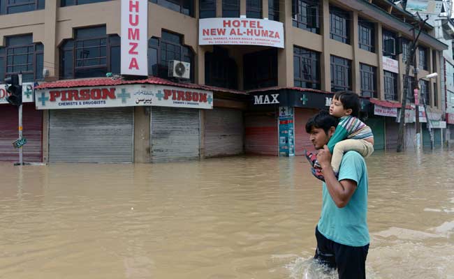 In Srinagar, I Waited Four Nights for a Boat