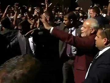 PM Narendra Modi Steps Out to Greet People Outside His Hotel