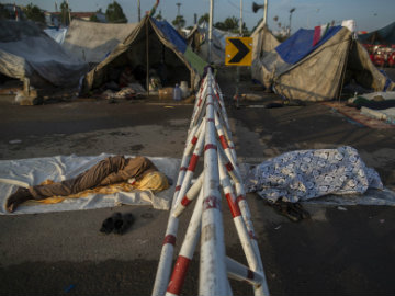 Exhausted and Frustrated, Pakistani Protesters Want to Go Home