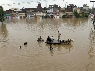 Torrential Monsoon Rains Kill Nearly 70 in Pakistan: Officials