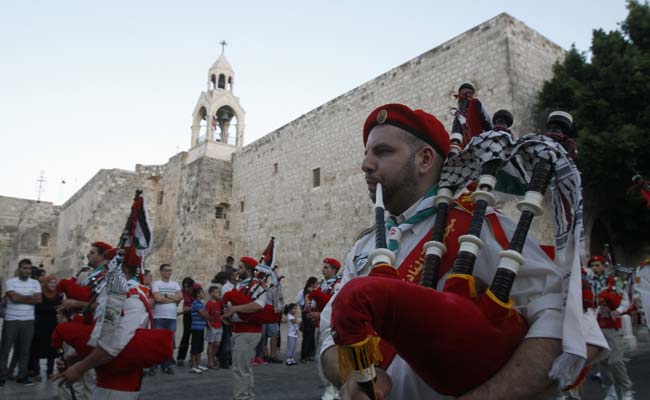 Palestinian Bagpipers Back Scottish Independence