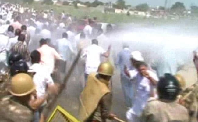 RLD Supporters, Police Clash In Muradnagar Over Ajit Singh's Eviction