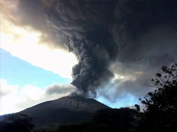 Volcano in Western Indonesia Erupts Again 
