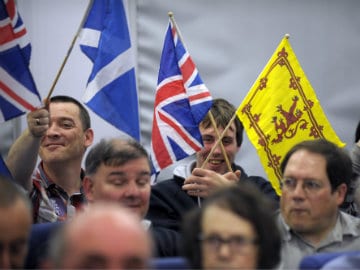 Thousands March for UK as Scotland Vote Nears