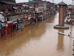 Gulam Nabi Azad Reaches out to Flood-Hit People, Says Situation Grim