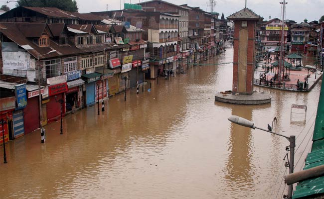 Water Rising Relentlessly, Srinagar Resident Posted on Facebook