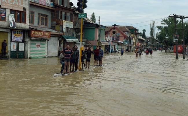 Kashmir floods: PM Modi Asks for Rescue Ops to be Ramped Up as Lakhs Wait for Help