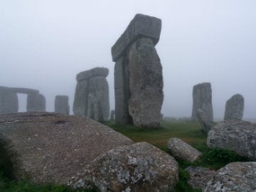 High-Tech Survey Exposes Hidden Stonehenge