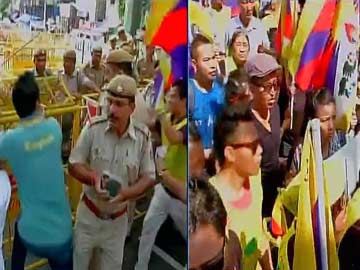 Tibetans Protest in Delhi Against Chinese President's Visit