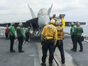 US Navy Calls Off Search for Pilot Downed in Jet Crash