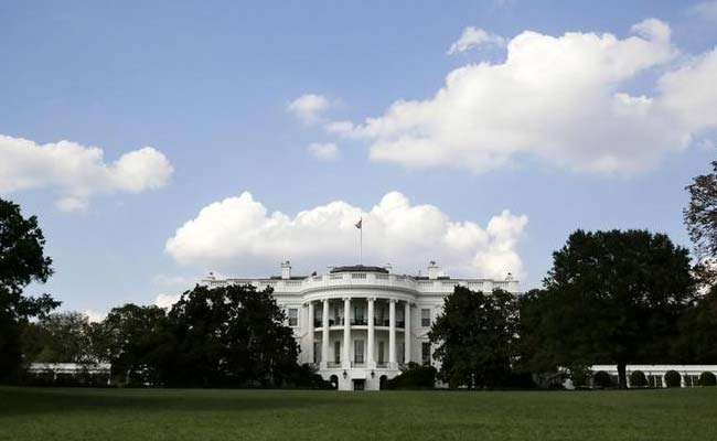 US Secret Service Investigates After Man Jumps White House Fence, Reaches Doors