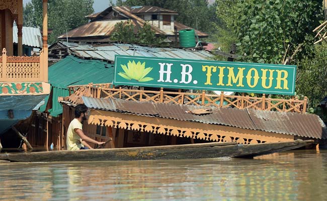 Shikaras to the Rescue on Kashmir's Flooded Paradise