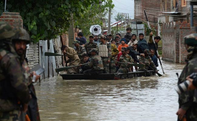 Trapped Srinagar Residents Pray for Rescuers to Reach 