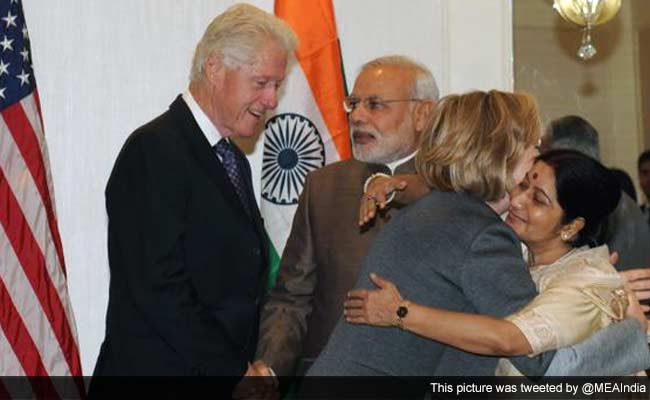 Bill and Hillary Clinton Meet PM Modi; Laud Initiative to Clean Ganga River