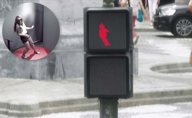 Here's How This Ridiculously Fun 'Dancing Traffic Light' is Saving Lives