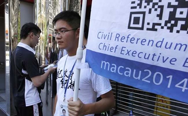 Hong Kong Students on Strike in Democracy Battle