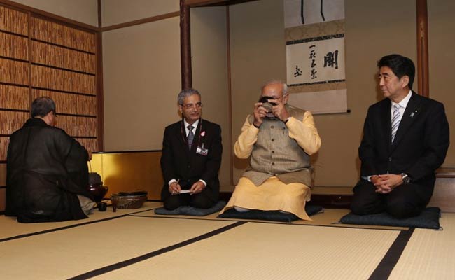PM Modi's 'Chai Pe Charcha' With Japan's Shinzo Abe
