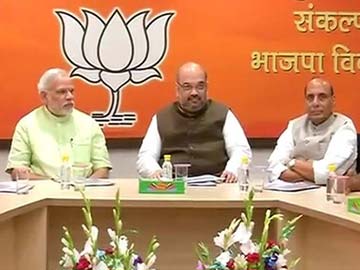 Maharashtra Alliance Crisis: PM Modi, Amit Shah Attend BJP Meet to Resolve Stand-Off