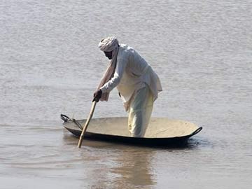 Pakistan Diverts Rivers to Save Cities From Floods 