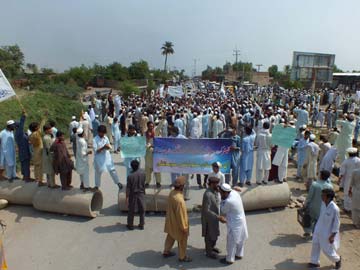 Hardline Pakistan Taliban Group Claims Police Attack