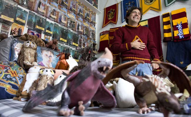 This Mexican Man's <i>Harry Potter</i> Hoard is World's Largest