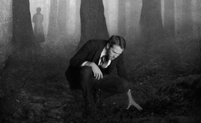 This Will Give You Goosebumps: Artist Creates 'Ghostly' GIFs from Archive Photos