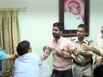 Ujjain University Vice Chancellor Attacked by Saffron Men for his Help J&K Appeal, 2 Arrested 