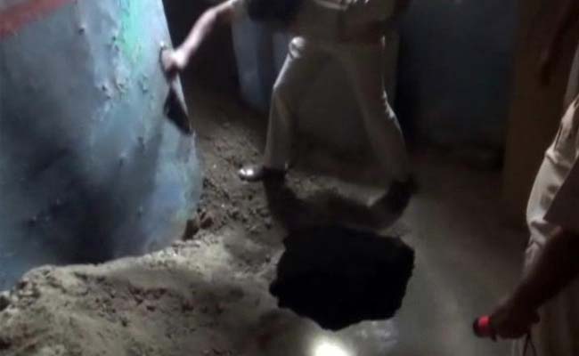In Case of Bank Robbery With 125-Foot Tunnel, a Corpse in a Car
